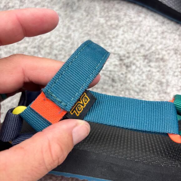 Boys Teva Sandals size 4-Like New! - Picture 3 of 7